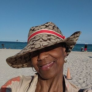 Meet your Posher, Helen